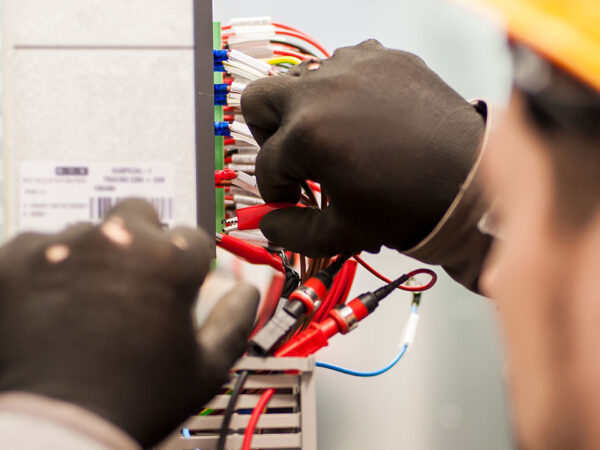 Elektrofachkräfte – Arbeiten an unter Spannung stehender Teile